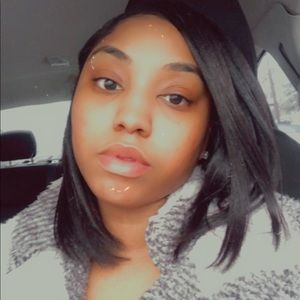 Meet your Posher, Laricka